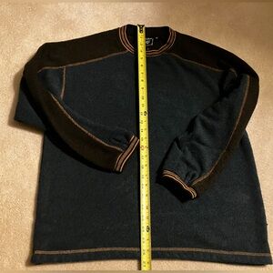 Kuhl Men's Black and Blue Crewneck Sweater /Medium